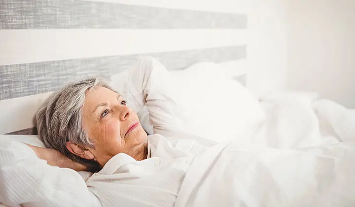 Frau in den Wechseljahren kann nicht schlafen